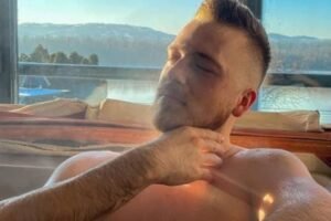 ŽENA MU SE PORODILA U BAZENU! Nikola Stojaković podelio PRVE FOTOGRAFIJE SA SINOM, prizori šokirali region! (FOTO)