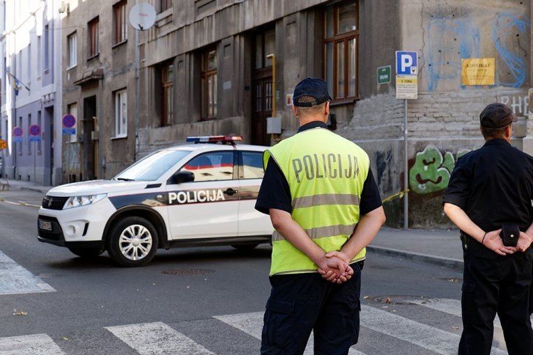 „JESTE LI PROLAZILI OVUDA?“ Vozač iz Srbije potvrdio, a onda usledio ŠOK – policajac mu URUČIO KAZNU