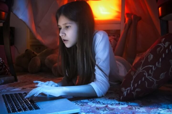 ALARMANTNI PODACI IZ 2025. GODINE! Uhapšeno čak 30 predatora, a 86 odsto dece SVAKODNEVNO KORISTILO INTERNET