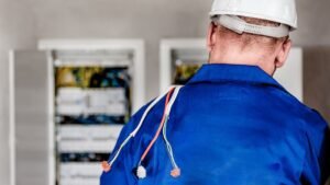 BEZ STRUJE ČAK I NEDELJOM: Elektrodistribucija objavila spisak isključenja za danas, prekidi u snabdevanju u dve beogradske opštine