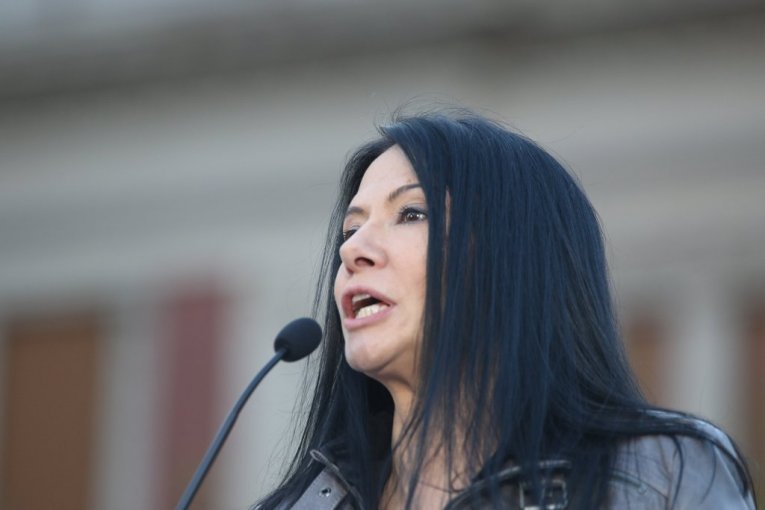 BILJANA LUKIĆ NAPLJUVALA STUDENTE: Gube birače, vetiraju svoje i međusobno se kolju