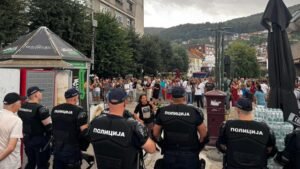 BLOKADERSKA LOPOVSKO-NASILNIČKA BANDA PRAVI HAOS PO SRBIJI!