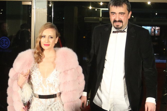 CELA SRBIJA U SUZAMA ZBOG ŽENE POKOJNOG MILORADA MILINKOVIĆA! Glumica zbog ćerke hitno donela odluku, evo šta se dešava sa malom Divnom!