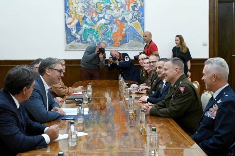 "DETALJNIJE SAM GA UPOZNAO SA SVE IZRAŽENIJIM TENZIJAMA NA KOSOVU I METOHIJI:" Predsednik Vučić razgovarao s komandantom Nacionalne garde Ohaja (FOTO)