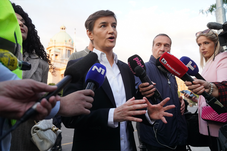 DOSTA PREVARA! Brnabićeva odbrusila Stefanu Simiću: Deca koja trpe nasilje jer su "ćacad" počinila koji zločin - htela su da idu u školu?