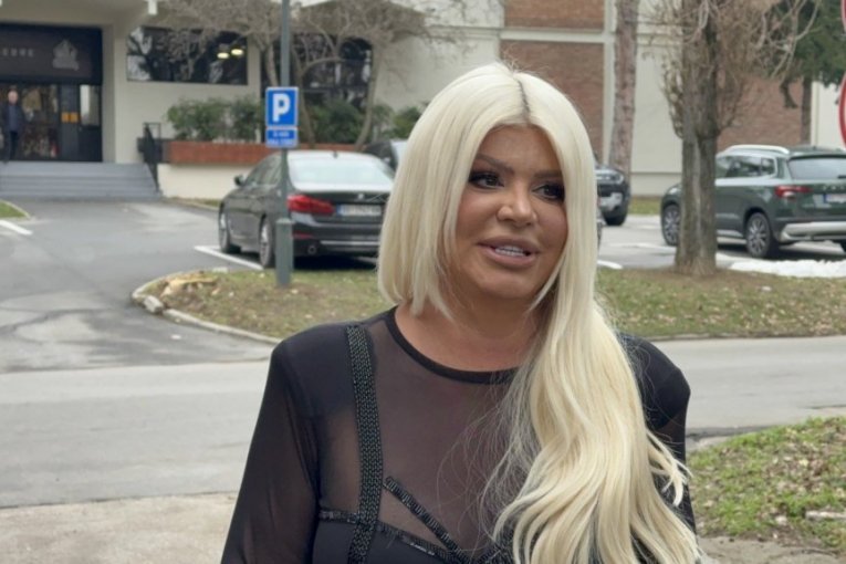 IZNENADNA ODLUKA DARE BUBAMARE NAKON PREGOVORA SA PINKOM! Šok-bomba pevačice, fanovi u transu zbog novog saopštenja!