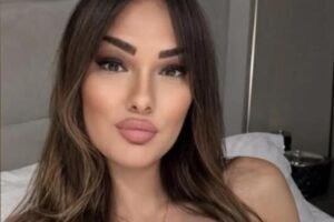 "JA BIH JE LJUBIO": Muškarci kidišu na nju, dok ne saznaju da je BILA MUŠKO! Oproste joj kad vide DŽINOVSKE GRUDI