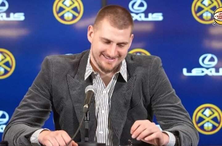 Jokić otkrio ko mu je najveći kritičar: "Mi na poluvremenu, gubimo, a on mi šalje poruku i kaže..."