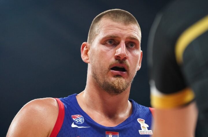 Jokić prvi put ispričao šta mu se dogodilo usred utakmice: Poruka na telefonu ostavila ga u šoku