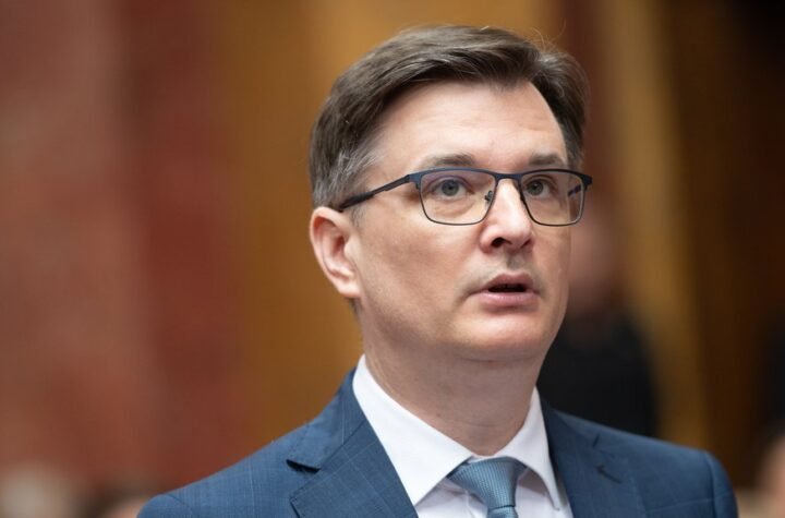 Jovanov je urnisao: Ksenija bi da joj drugi plaćaju struju jer je blokaderka
