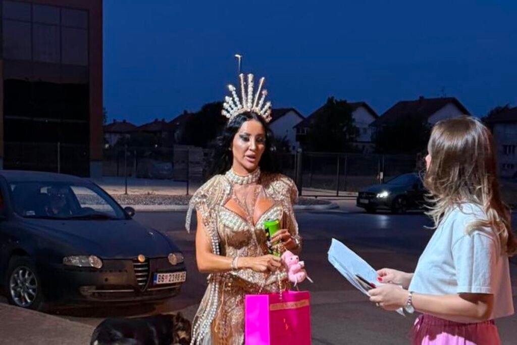 KRUNA VEĆA OD GLAVE! Da li je prepoznajete posle silnih PLASTIČNIH OPERACIJA? Prva stigla u Šimanovce
