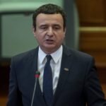 KURTIJEVA POLICIJA NE ODUSTAJE OD MALTRETIRANJA SRBA! Trojicu uhapsili zbog srednjovekovnih noževa i srpske zastave, pa morali da ih puste!