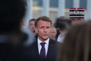 MAKRON NE ODUSTAJE! Francuska ponovo kreće u zabranu društvenih mreža za mlađe od 15 godina