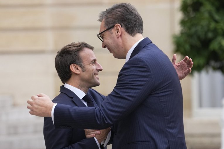 MAKRON UGOSTIO VUČIĆA U JELISEJSKOJ PALATI! Predsednik Srbije se oglasio i otkrio detalje razgovora!