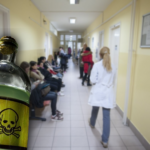 MASOVNO TROVANJE ĐAKA! Oko 2.000 učenika i nastavnika se razbolelo - OVO JE UZROK!