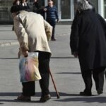 Mnogi penzioneri ne znaju da imaju pravo na ovu novčanu naknadu: Evo kako možete da podnesete zahtev PIO fondu