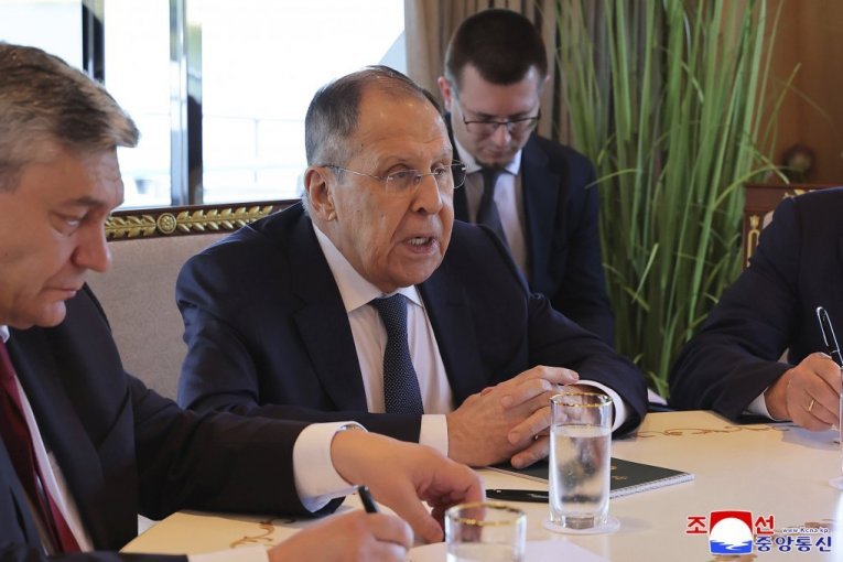 "NEMAČKA NAM JE OBJAVILA RAT!" Oglasio se Lavrov i poslao BRUTALNU poruku Mercu - OVO NIKAKO NIJE DOBRO!