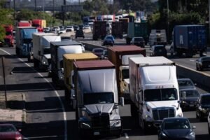NOĆNA MORA ZA KAMIONDŽIJE: Teretnjaci na Batrovcima čekaju šest sati, evo gde su još gužve