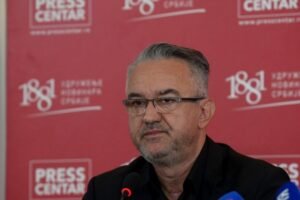"Ne kupujte cveće i vence, mom ocu bilo bi draže da..." Darko Mladić poslao poruku građanima pred sahranu njegovog oca!