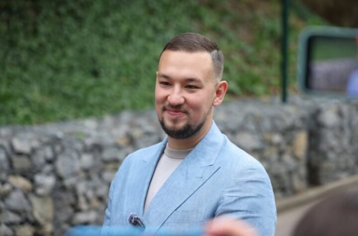 "PONEO ME JE NOVAC, SVAKO PROĐE KROZ TO!" Uroš Živković ogolio dušu o SKANDALIMA na početku karijere: Udario mu je uspeh u glavu, a evo KO GA JE SPASIO!