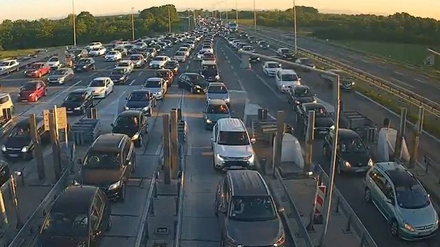 POVRATAK SA GODIŠNJIH ODMORA DONOSI VELIKE GUŽVE OVOG VIKENDA: Evo koje su KRITIČNE TAČKE i kada je najgore krenuti