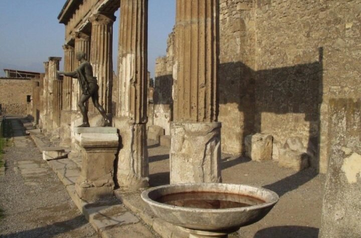 PREDSTAVIO SE KAO TURISTIČKI VODIČ, PA SILOVAO TINEJDŽERA! Horor u Pompeji!