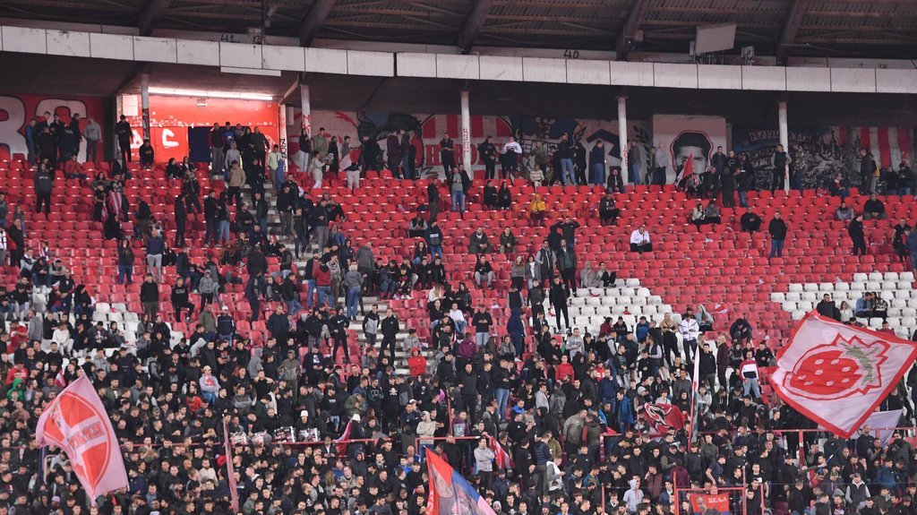 PUKLA PETARDA! Radnički razbio Mladost iz Lučana!