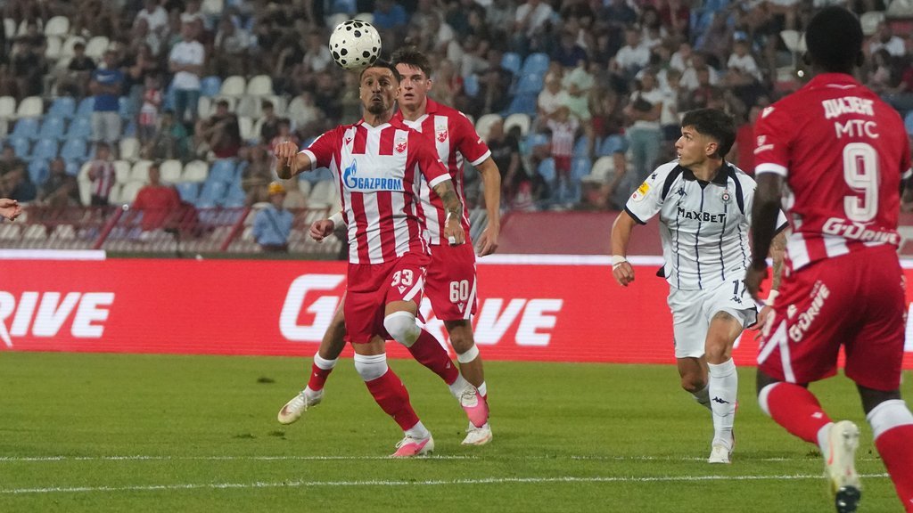 Pobeda u Pančevu: Fudbaleri Crvene zvezde golom Loizua u 89. minutu savladali Železničar