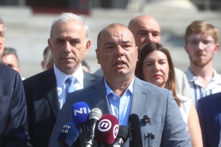 RAZOČARANI BLOKADERI NEĆE DA GLASAJU ZA “SPLAČINA LISTU” ?!