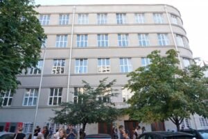 SAZNAJEMO: Ovo su pravi razlozi zbog kojih je profesorka latinskog dobila otkaz u Petoj beogradskoj gimnaziji
