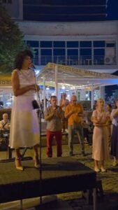 SKANDAL U KRALJEVU! Kandidatkinje s blokaderske liste Marija Mitrović i Jovana Jemović u klinču – OPŠTE RASULO I DEBAKL!