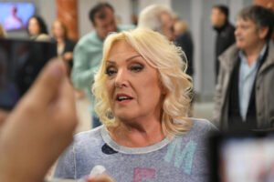SNEŽANA ĐURIŠIĆ PRODALA VILU NA DEDINJU! Upala u dugove od 30 MILIONA, evo gde pevačica SADA ŽIVI