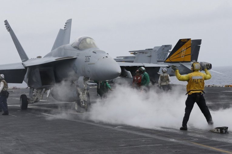 ŠOKANTNI PODACI! Čak OSAM pripadnika Mornarice SAD sa nosača aviona "USS Abraham Linkoln" pokušalo izvrši samoubistvo!