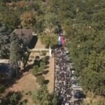 SRPSKA SE OPRAŠTA OD GENERALA MLADIĆA! Širom zemlje pale se sveće i služi pomen