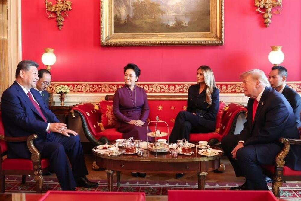 Si Đinping i Peng Lijuen razgovarali uz čaj sa predsednikom SAD Donaldom Trampom i njegovom suprugom