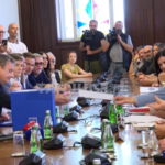 TAČNO 224.557 POTPISA! Predstavnici liste "Aleksandar Vučić - Ujedinjena Srbija" predali listu kandidata i potpisa građana