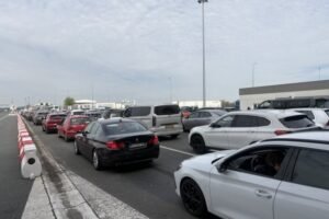 TERETNA VOZILA OSAM SATI ČEKAJU NA GRANICI! Velika gužva na OVIM prelazima!