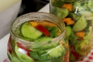 Turšija koja jača imunitet u septembru! Nema ukusnije zimnice, vitaminska bomba koja se sad sprema!