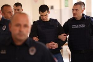 UROŠ BLAŽIĆ I NJEGOV OTAC RADIŠA LUDUJU PO ZATVORU, TUKU SE SA CIMERIMA, NASILNI SU: Hitno su prebačeni OVDE!