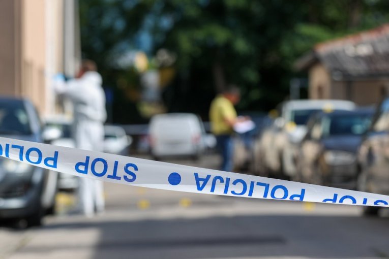 UŽAS! Muškarac oštrim predmetom izbo ženu u Slatini - UHAPŠEN NA MESTU KRVAVOG ZLOČINA!