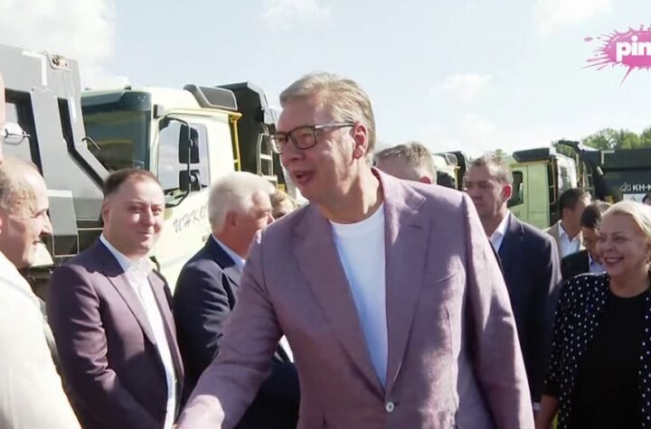 UŽIVO NA TV PINK i PINK.RS  VUČIĆ OBILAZI RADOVE NA AUTO-PUTU 'VOŽD KARAĐORĐE' (FOTO)