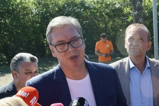VUČIĆ NE KRIJE TUGU! Vučić reagovao zbog cepanja sveska sa natpisima Ekspo; Nešto sa nama nije u redu, sa svima nama!