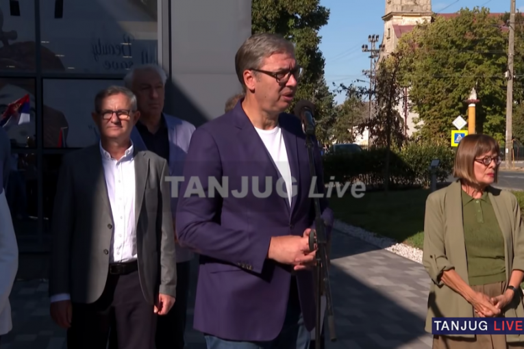 VUČIĆ OBILAZI ZAPADNOBAČKI OKRUG: Predsednik najavio nove puteve u Odžacima