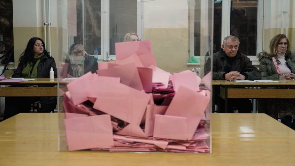 ZA OSUĐENIKE 29 BIRAČKIH MESTA: Republička izborna komisija utvrdila detalje za predstojeće izbore