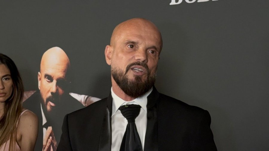 BOBAN RAJOVIĆ UDARIO NA KOLEGE ZBOG JAKOVA JOZINOVIĆA, PEVAČICA GA RASTAVILA NA DEOVE: Gde su oni koji su trćali da mu budu gosti?!