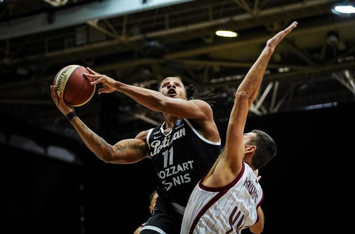 Bosna - Partizan: Vode crno-beli na poluvremenu, domaćin za petama