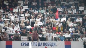 DA SE NAJEŽIŠ! Jahorinom se orio 'Ruzmarin', studenti iz Srpske, Srbije i Crne Gore zajedno pevaju, niko ne može protiv zajedništva našeg naroda (VIDE