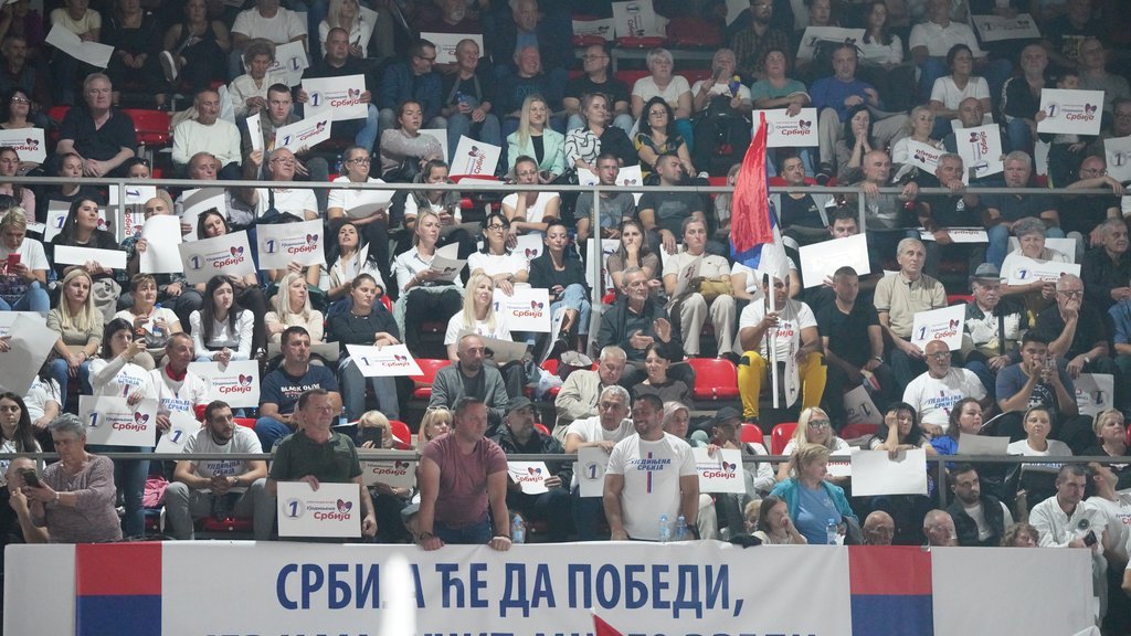 DA SE NAJEŽIŠ! Jahorinom se orio 'Ruzmarin', studenti iz Srpske, Srbije i Crne Gore zajedno pevaju, niko ne može protiv zajedništva našeg naroda (VIDE