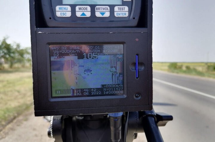 DIVLJAO BMW 233 KM NA SAT GDE JE OGRANIČENJE 80! Bahati vozač (23) divljao po Borči, SUMANUTA VOŽNJA