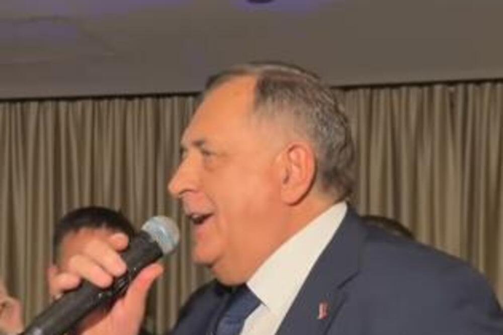 DODIK SE LATIO MIKROFONA PA ZAPEVAO 2 VELIKA HITA! Ovako slavi pobedu! Hit snimak